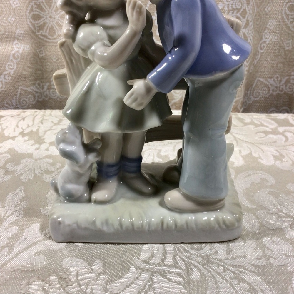Vintage 1970’s Lego Japan Porcelain Boy and Girl Figurine - Picture 3 of 6